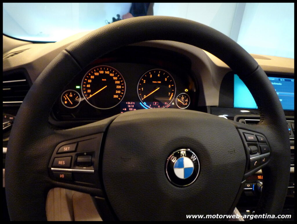 2010-08-11-bmw-f10-interiores-004a