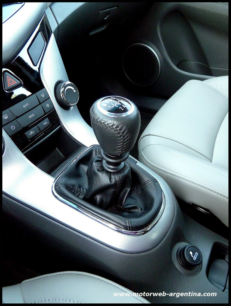 2010-11-28  Cruze - Consola 04